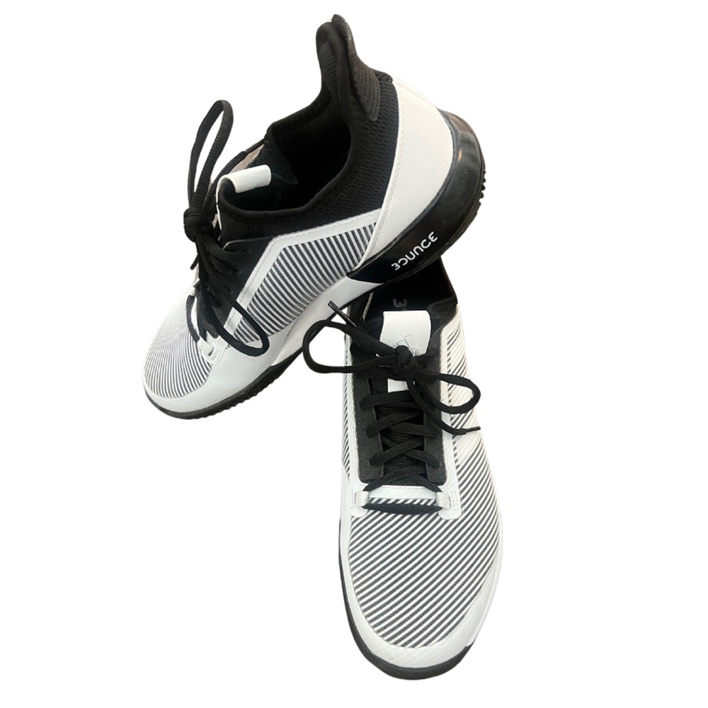 NEW woman’s tennis shoes size 8.5